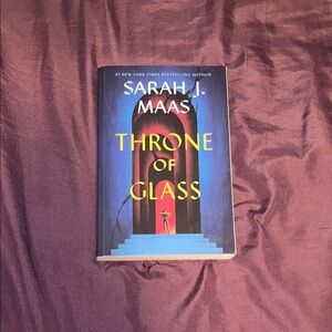 Throne of Glass by Sarah J. Maas - Blue Cover Paperback